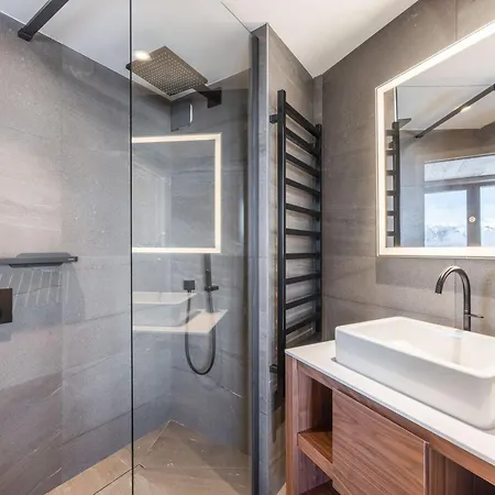 Duplex Neuf A 1850, Au Pied Des Pistes Avec Acces Piscine Et - Fr-1-564-101 Courchevel